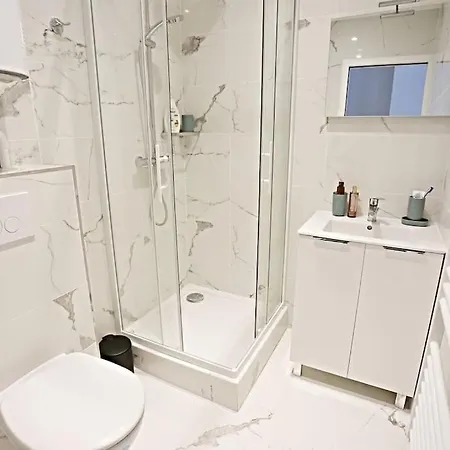 Stylish Two-bedroom In Saint-germain *