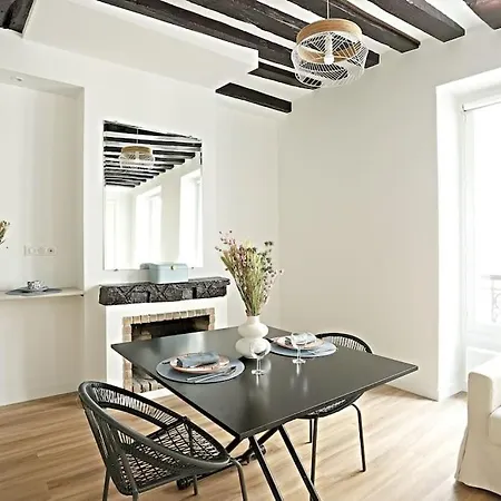Stylish Two-bedroom In Saint-germain