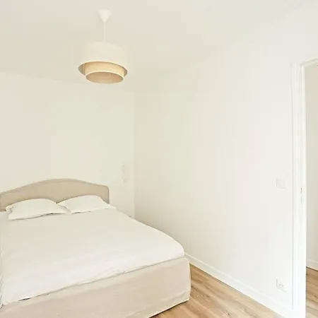 Apartment Stylish Two-bedroom In Saint-germain