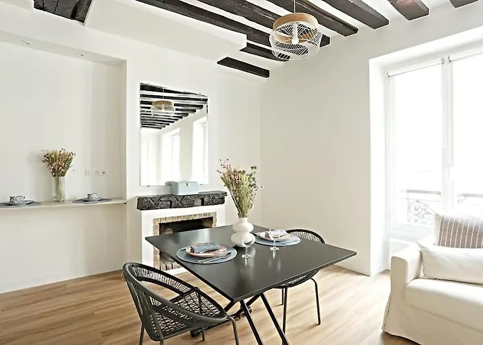 Stylish Two-bedroom In Saint-germain