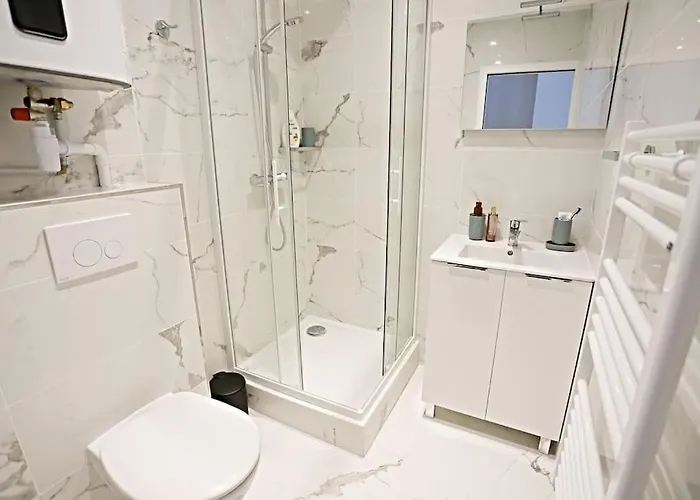 Stylish Two-bedroom In Saint-germain *