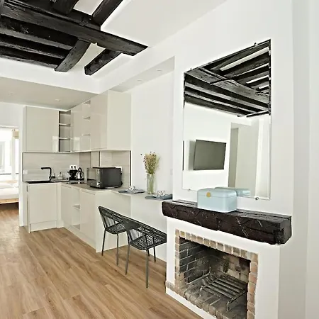 Apartament Stylish Two-bedroom In Saint-germain *